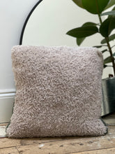 Load image into Gallery viewer, hh luxe Pillows